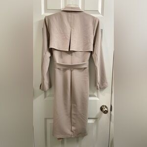 NWT Women's T Tahari Taupe Beige Open Belted Wrap Long Trench Coat Size 4 $158